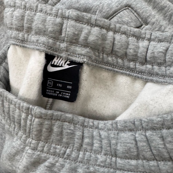 Nike Heather Gray Crewneck Sweatsuit (sweatshirt and sweatpants) - Picture 3 of 3